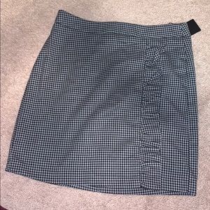 Grey and black houndstooth skirt with ruffle
